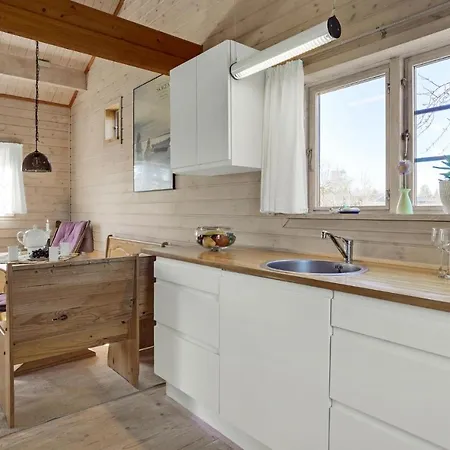 2 Bedroom Pet Friendly In *