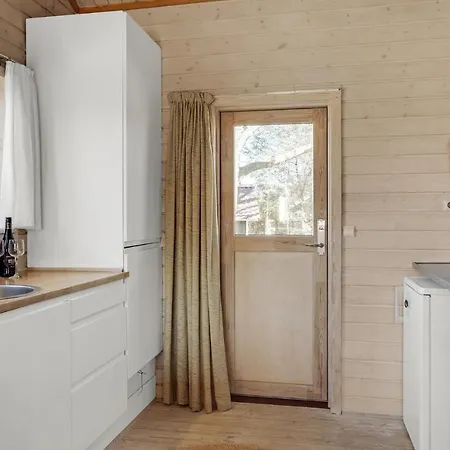 Dom wakacyjny 2 Bedroom Pet Friendly In *