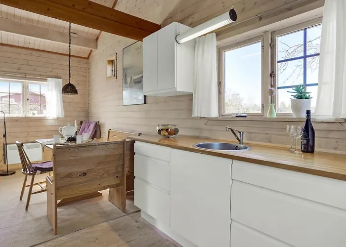 2 Bedroom Pet Friendly In *